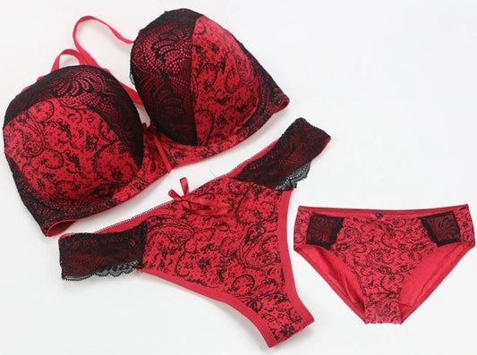 Soutien-gorge rouge en dentelle, grand maintien et confort, collection COUPRA Intimates.