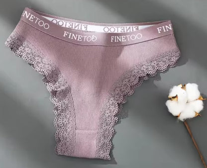 Culotte femme Finetéo en violet profond – dentelle raffinée et confort haut de gamme COUPRA Intimates.