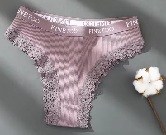 Culotte femme Finetéo en violet profond – dentelle raffinée et confort haut de gamme COUPRA Intimates.